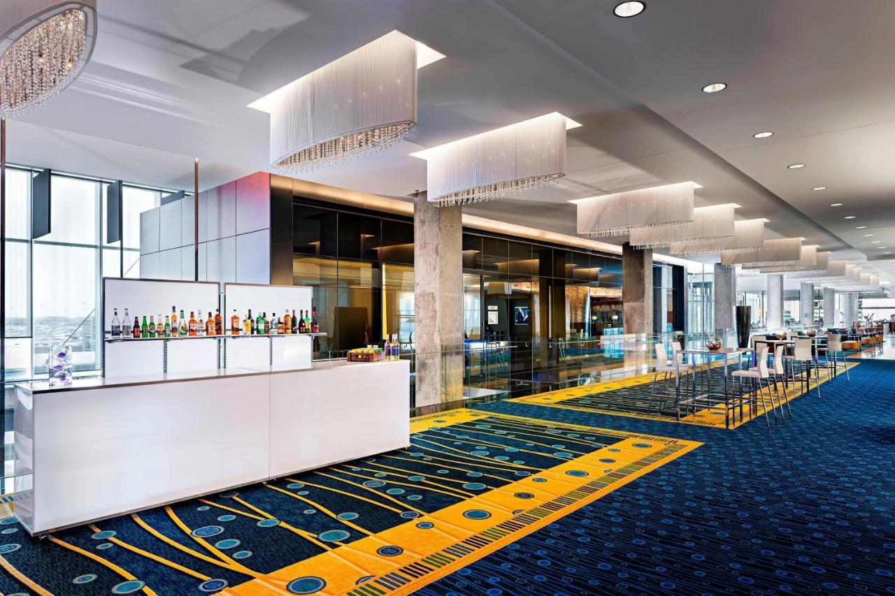 Marriott Montreal Airport In-Terminal Hotel Dorval Bagian luar foto