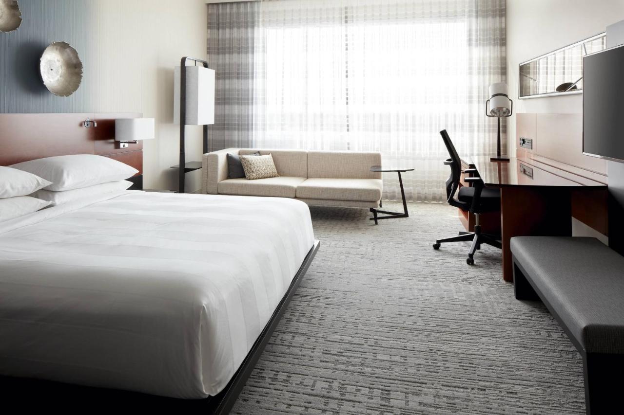 Marriott Montreal Airport In-Terminal Hotel Dorval Bagian luar foto
