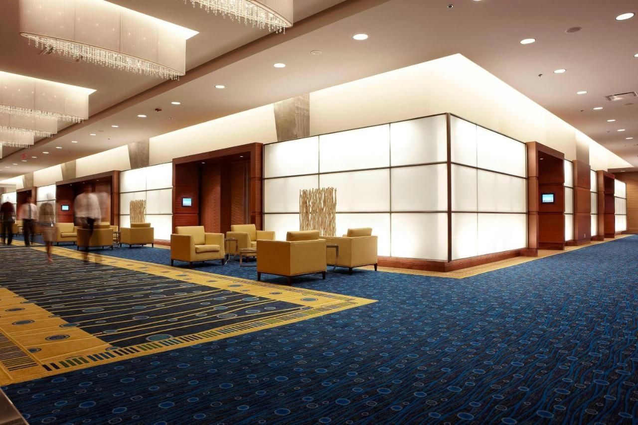 Marriott Montreal Airport In-Terminal Hotel Dorval Bagian luar foto