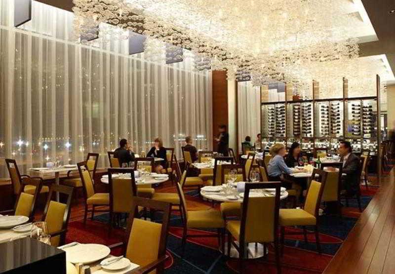 Marriott Montreal Airport In-Terminal Hotel Dorval Bagian luar foto