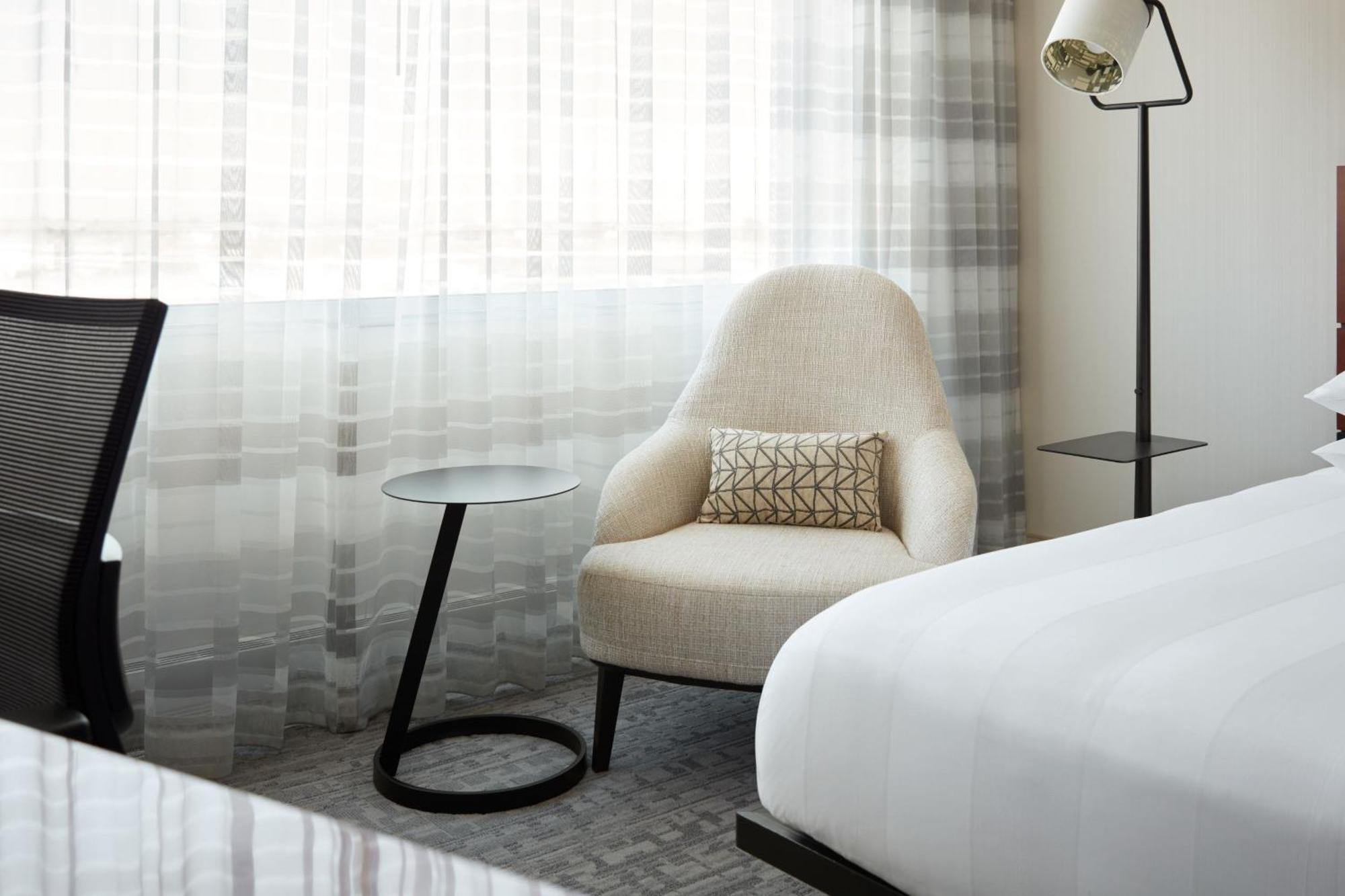 Marriott Montreal Airport In-Terminal Hotel Dorval Bagian luar foto