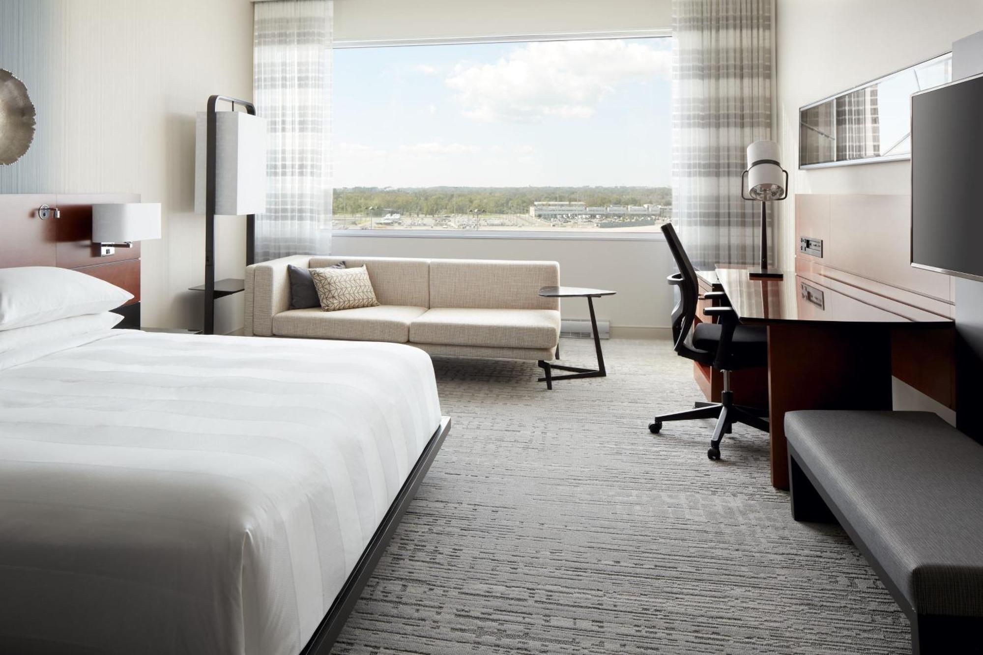Marriott Montreal Airport In-Terminal Hotel Dorval Bagian luar foto