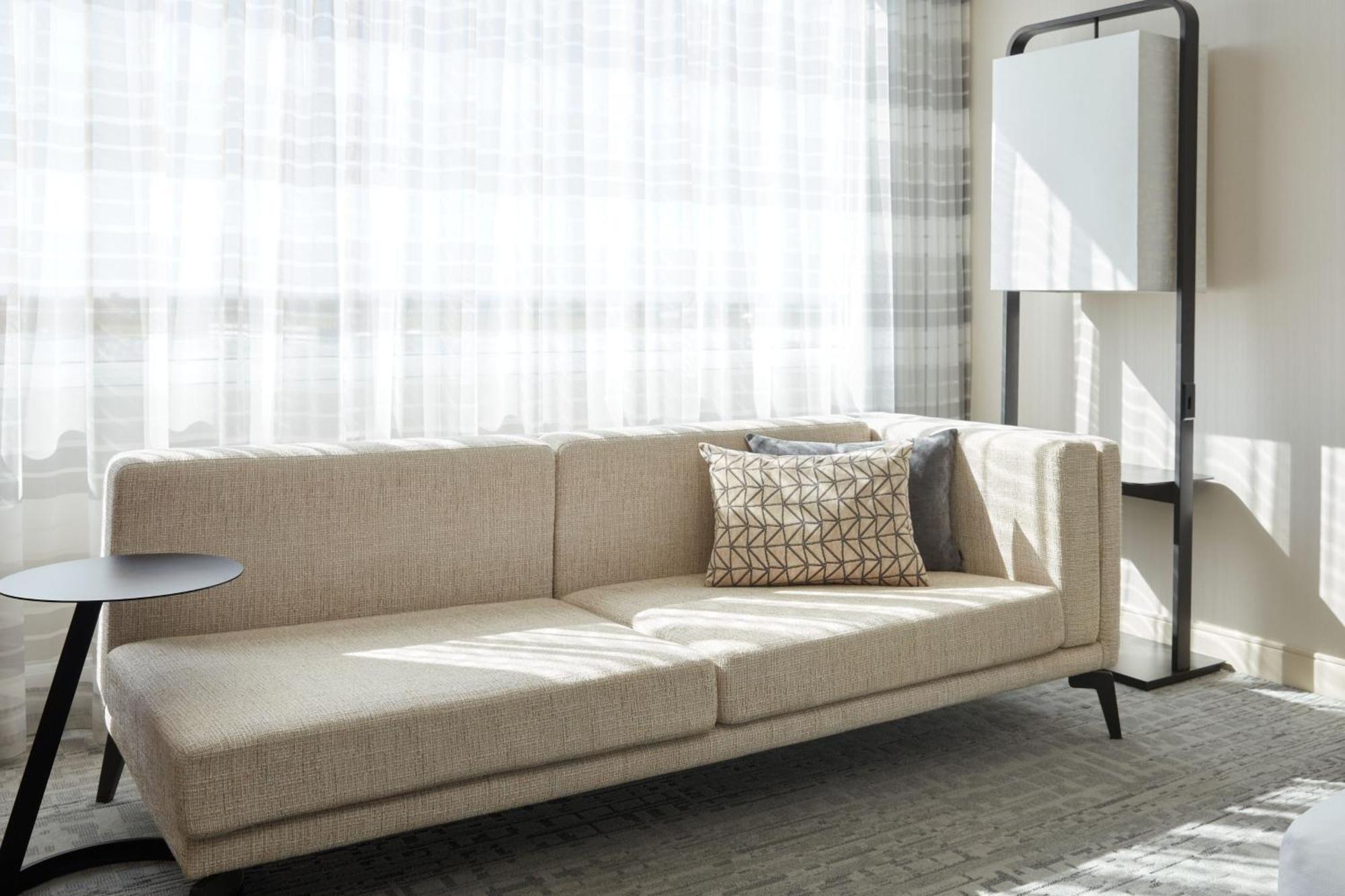 Marriott Montreal Airport In-Terminal Hotel Dorval Bagian luar foto