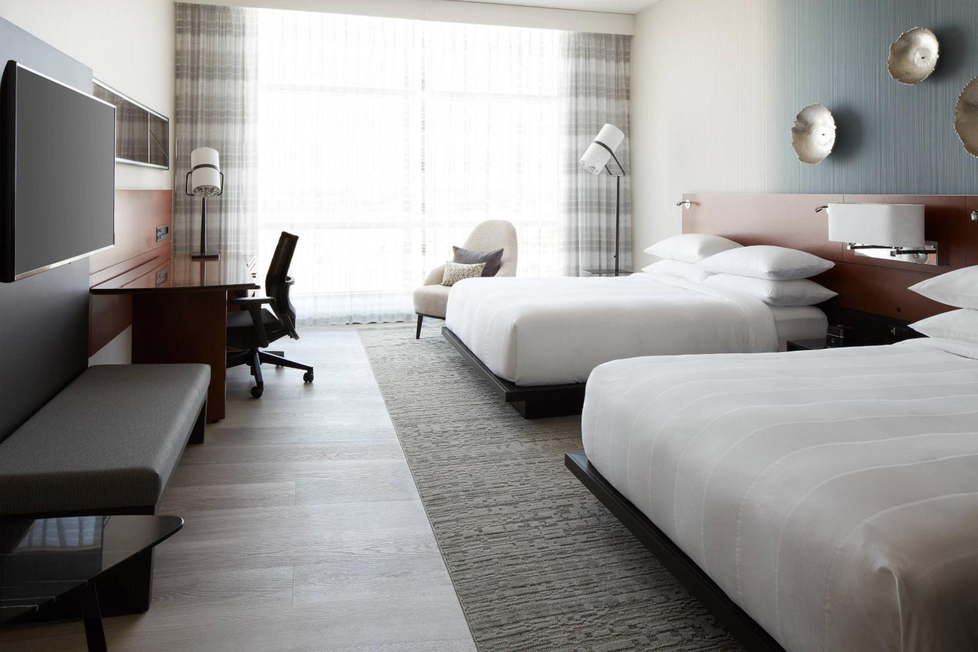 Marriott Montreal Airport In-Terminal Hotel Dorval Bagian luar foto