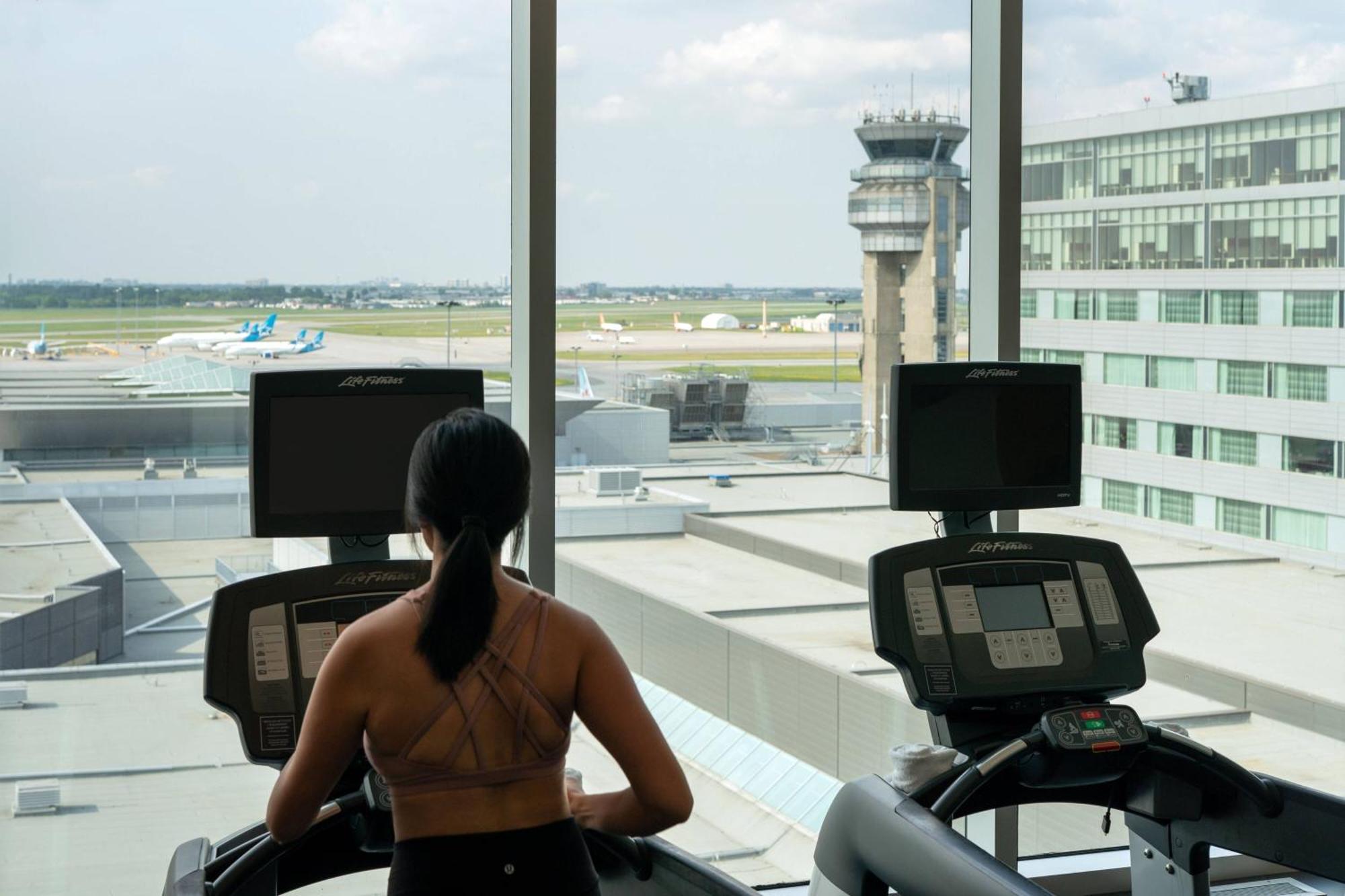 Marriott Montreal Airport In-Terminal Hotel Dorval Bagian luar foto