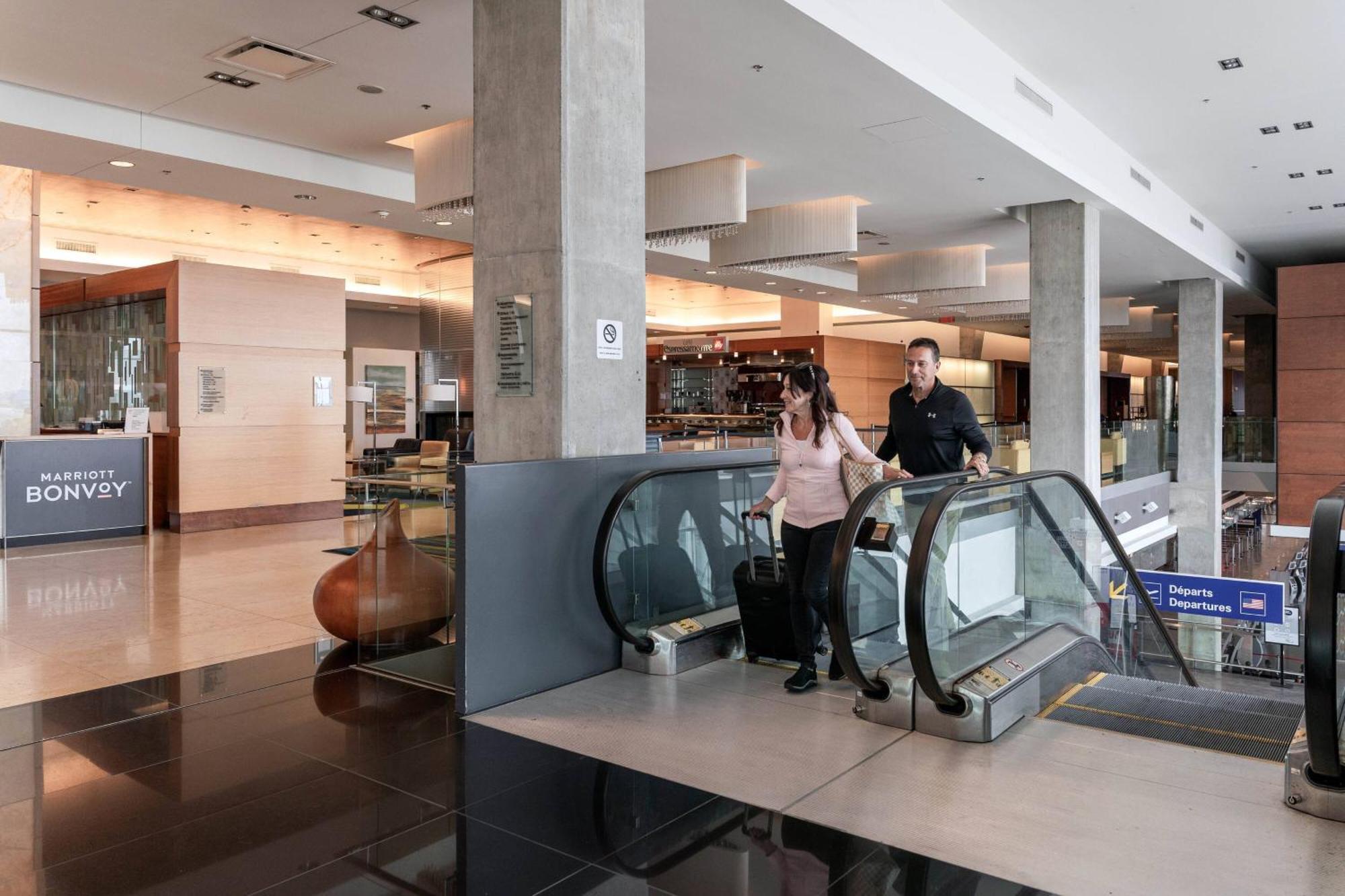 Marriott Montreal Airport In-Terminal Hotel Dorval Bagian luar foto