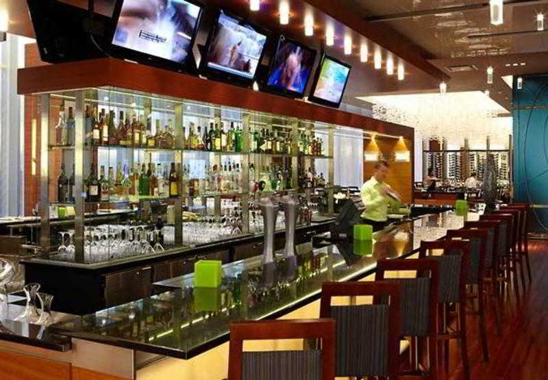 Marriott Montreal Airport In-Terminal Hotel Dorval Bagian luar foto