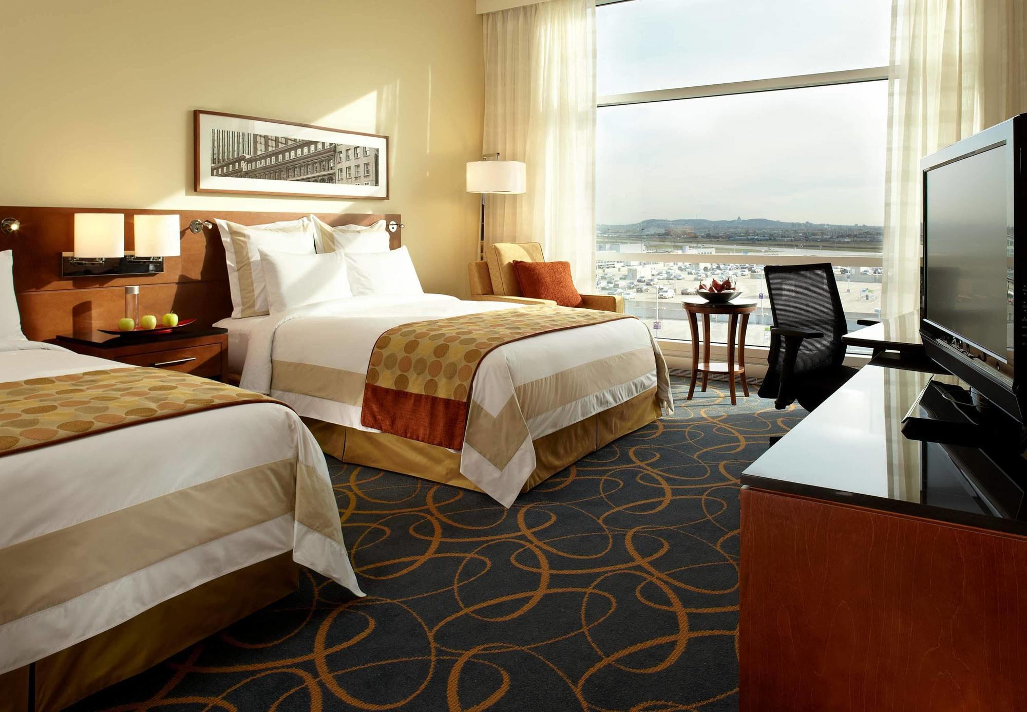 Marriott Montreal Airport In-Terminal Hotel Dorval Bagian luar foto
