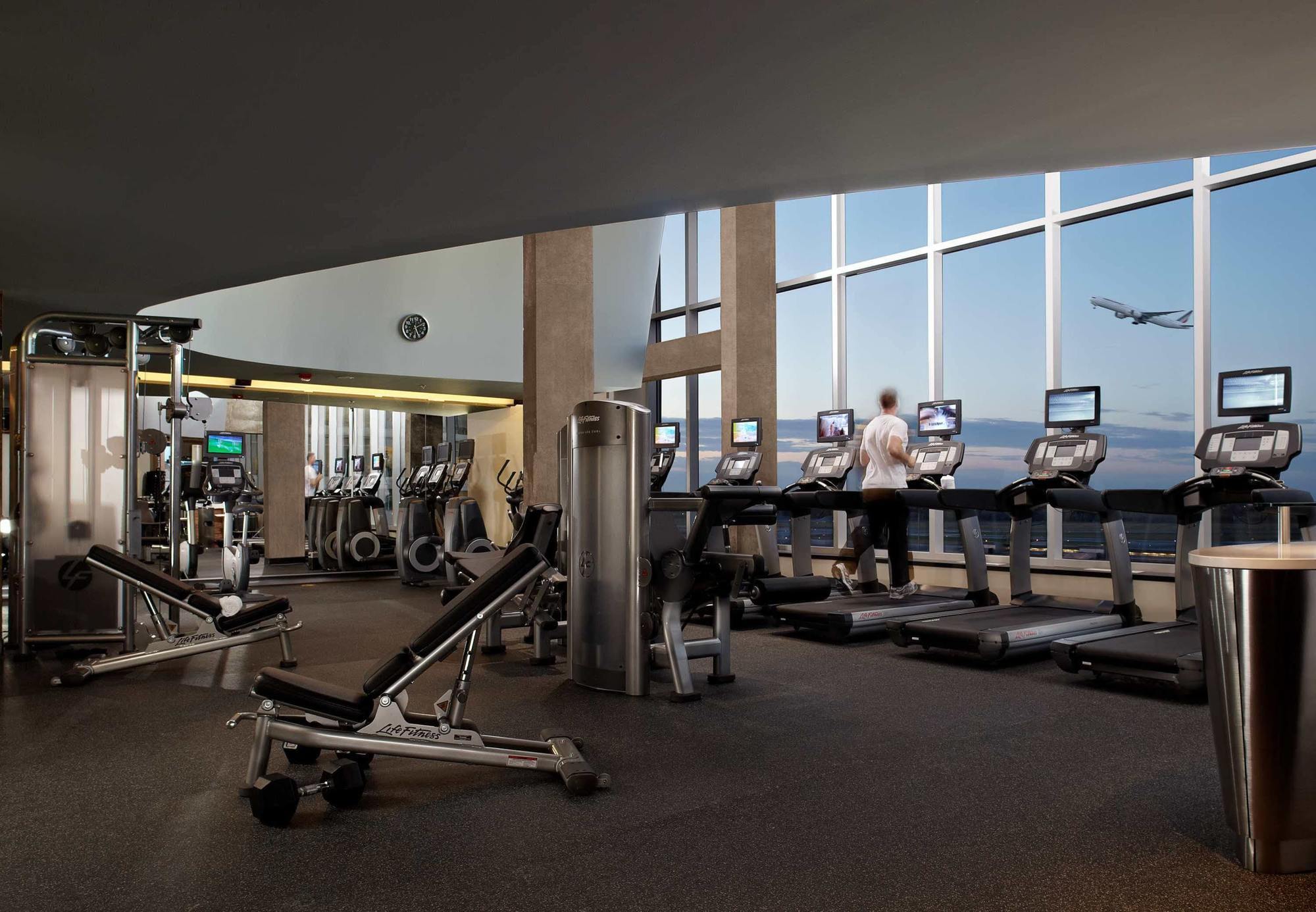 Marriott Montreal Airport In-Terminal Hotel Dorval Bagian luar foto