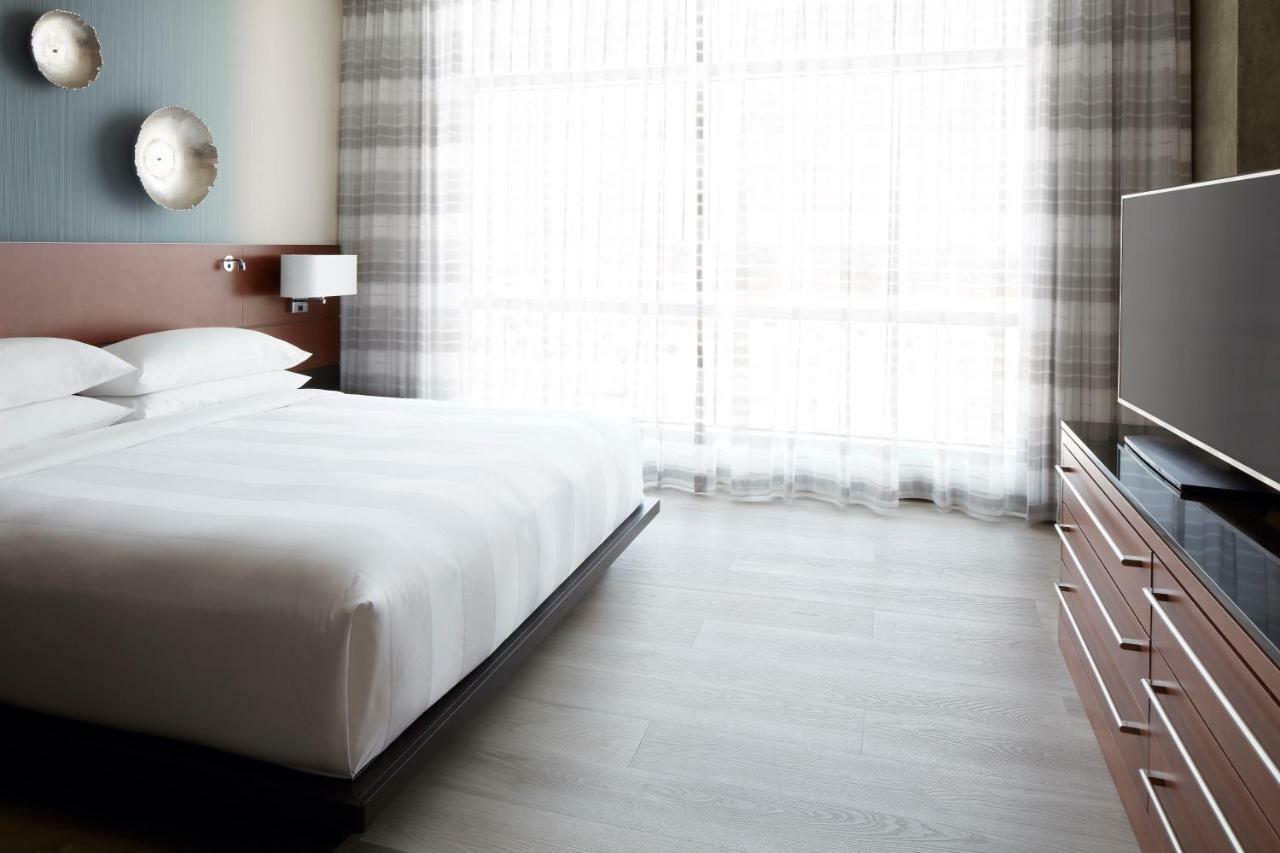 Marriott Montreal Airport In-Terminal Hotel Dorval Bagian luar foto